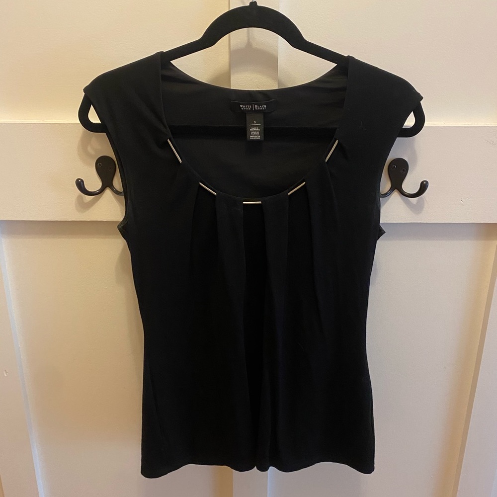 White House black market black tee